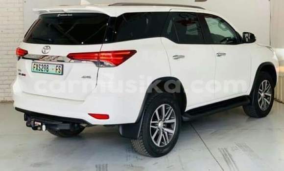 Acheter Occasion Voiture Toyota Fortuner Blanc à Beitbridge, Matabeleland South Acheter Occasion Voiture Toyota Fortuner Blanc à Beitbridge, Matabeleland South