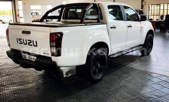 Acheter Occasion Voiture Isuzu D–MAX Blanc à Beitbridge, Matabeleland South Acheter Occasion Voiture Isuzu D–MAX Blanc à Beitbridge, Matabeleland South