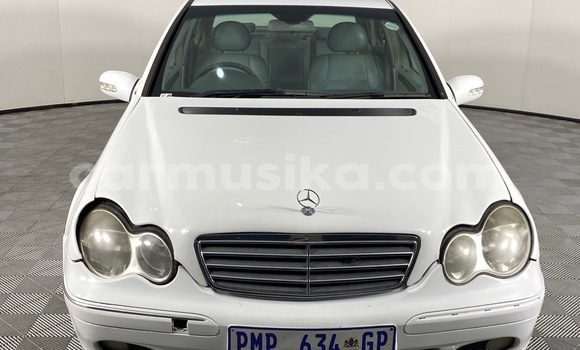 Tenga Tsaru Mercedes-Benz C180 coupe Chena Mota in Beitbridge in Matabeleland South