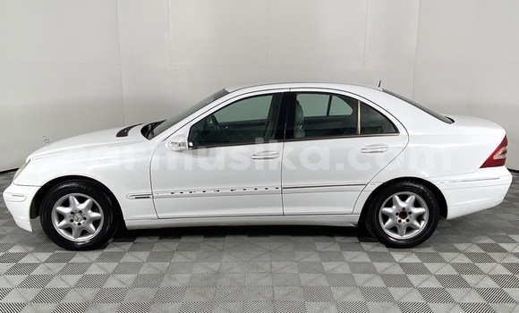 Tenga Tsaru Mercedes-Benz C180 coupe Chena Mota in Beitbridge in Matabeleland South Tenga Tsaru Mercedes-Benz C180 coupe Chena Mota in Beitbridge in Matabeleland South