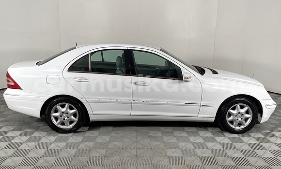 Tenga Tsaru Mercedes-Benz C180 coupe Chena Mota in Beitbridge in Matabeleland South Tenga Tsaru Mercedes-Benz C180 coupe Chena Mota in Beitbridge in Matabeleland South