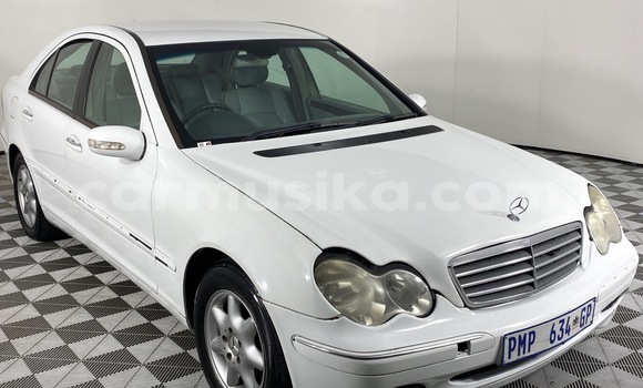 Tenga Tsaru Mercedes-Benz C180 coupe Chena Mota in Beitbridge in Matabeleland South Tenga Tsaru Mercedes-Benz C180 coupe Chena Mota in Beitbridge in Matabeleland South