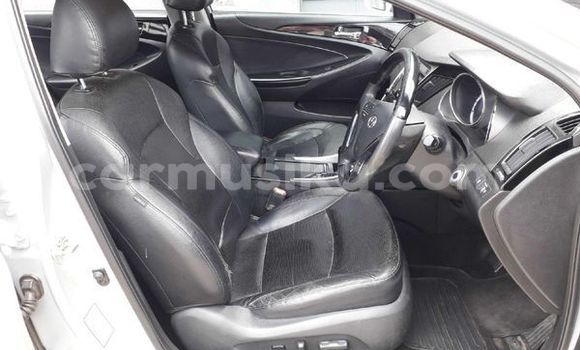 Acheter Occasion Voiture Hyundai Sonata Gris à Beitbridge, Matabeleland South Acheter Occasion Voiture Hyundai Sonata Gris à Beitbridge, Matabeleland South