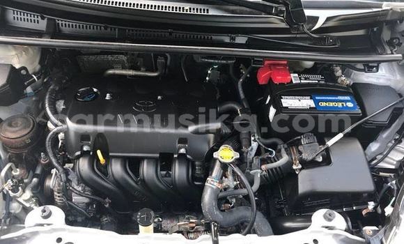 Nunua Ilio tumika Toyota Yaris Fedha Gari ndani ya Victoria Falls nchini Matabeleland Kaskazini Nunua Ilio tumika Toyota Yaris Fedha Gari ndani ya Victoria Falls nchini Matabeleland Kaskazini