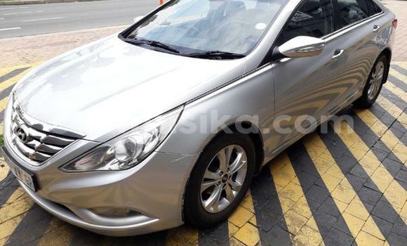 Acheter Occasion Voiture Hyundai Sonata Gris à Beitbridge, Matabeleland South Acheter Occasion Voiture Hyundai Sonata Gris à Beitbridge, Matabeleland South