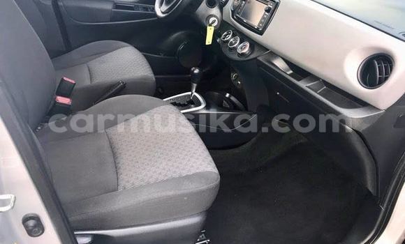 Nunua Ilio tumika Toyota Yaris Fedha Gari ndani ya Victoria Falls nchini Matabeleland Kaskazini Nunua Ilio tumika Toyota Yaris Fedha Gari ndani ya Victoria Falls nchini Matabeleland Kaskazini