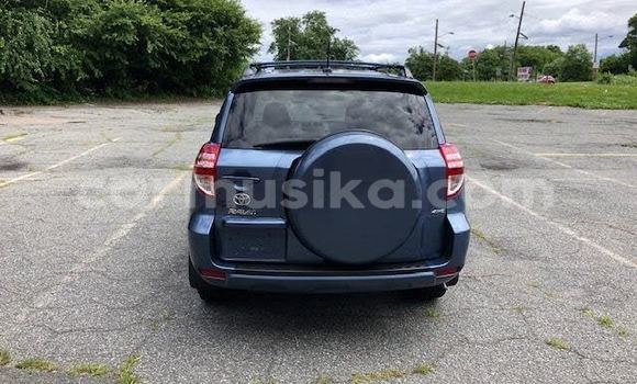 Acheter Occasion Voiture Toyota RAV4 Bleu à Les chutes Victoria, Matabeleland Nord Acheter Occasion Voiture Toyota RAV4 Bleu à Les chutes Victoria, Matabeleland Nord