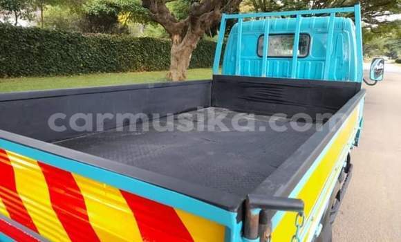 Acheter Occasion Utilitaire Hino 300 Bleu à Beitbridge, Matabeleland South Acheter Occasion Utilitaire Hino 300 Bleu à Beitbridge, Matabeleland South