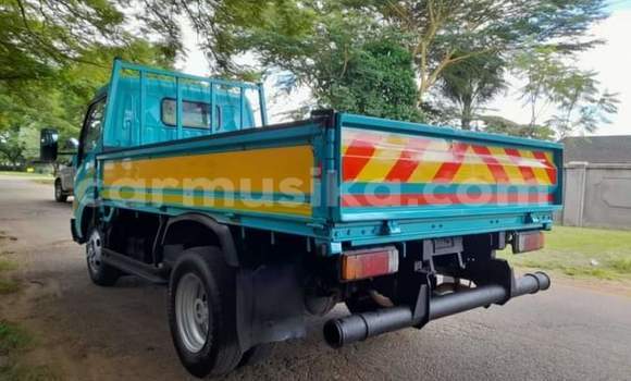 Acheter Occasion Utilitaire Hino 300 Bleu à Beitbridge, Matabeleland South Acheter Occasion Utilitaire Hino 300 Bleu à Beitbridge, Matabeleland South