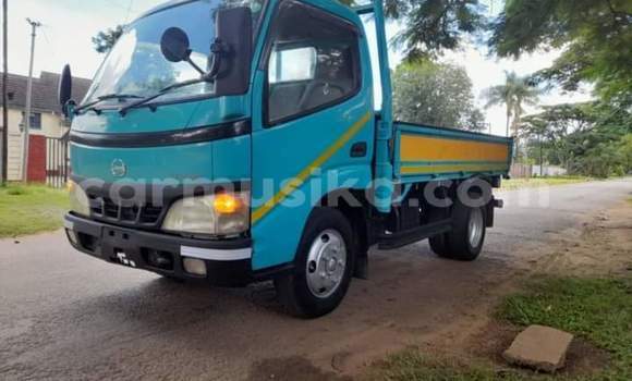Acheter Occasion Utilitaire Hino 300 Bleu à Beitbridge, Matabeleland South Acheter Occasion Utilitaire Hino 300 Bleu à Beitbridge, Matabeleland South