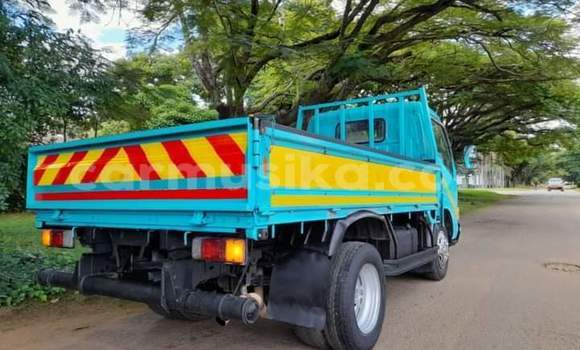 Acheter Occasion Utilitaire Hino 300 Bleu à Beitbridge, Matabeleland South Acheter Occasion Utilitaire Hino 300 Bleu à Beitbridge, Matabeleland South