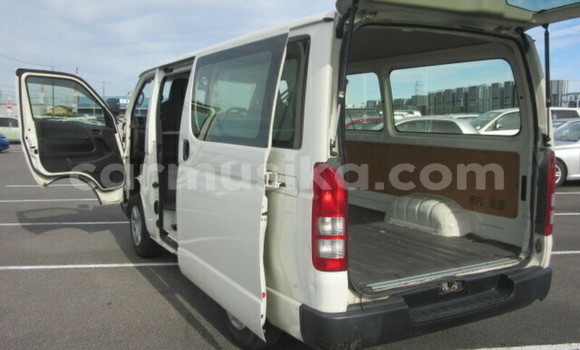 Nunua Ilio tumika Toyota Hiace Nyeupe Gari ndani ya Beitbridge nchini Matabeleland Kusini Nunua Ilio tumika Toyota Hiace Nyeupe Gari ndani ya Beitbridge nchini Matabeleland Kusini