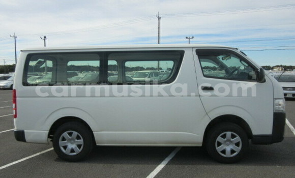 Nunua Ilio tumika Toyota Hiace Nyeupe Gari ndani ya Beitbridge nchini Matabeleland Kusini Nunua Ilio tumika Toyota Hiace Nyeupe Gari ndani ya Beitbridge nchini Matabeleland Kusini