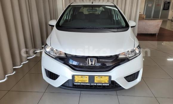 Buy Used Honda Fit White Car in Beitbridge in Matabeleland South Buy Used Honda Fit White Car in Beitbridge in Matabeleland South