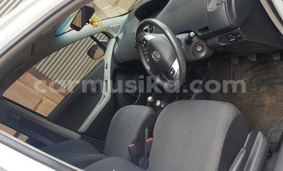 Buy Used Toyota Yaris White Car in Beitbridge in Matabeleland South Buy Used Toyota Yaris White Car in Beitbridge in Matabeleland South