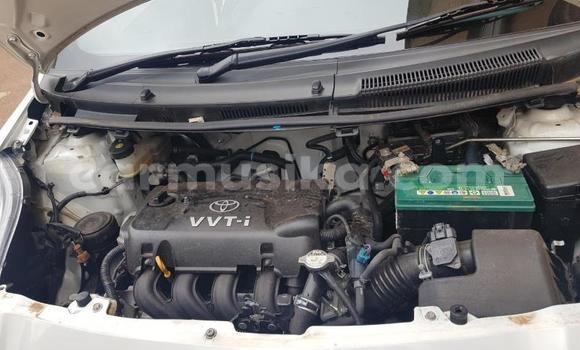 Buy Used Toyota Yaris White Car in Beitbridge in Matabeleland South Buy Used Toyota Yaris White Car in Beitbridge in Matabeleland South