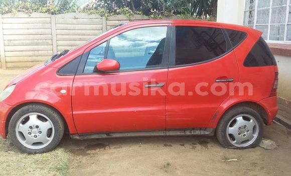 Nunua Ilio tumika Mercedes‒Benz A–Class Nyekundu Gari ndani ya Alexandra Park nchini Harare