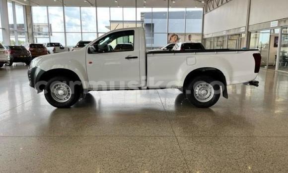 Buy Used Isuzu KB White Car in Beitbridge in Matabeleland South Buy Used Isuzu KB White Car in Beitbridge in Matabeleland South