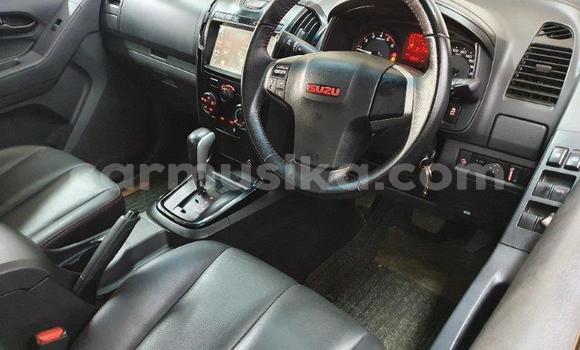 Tenga Tsaru Isuzu KB Tsvuku Mota in Beitbridge in Matabeleland South Tenga Tsaru Isuzu KB Tsvuku Mota in Beitbridge in Matabeleland South