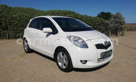 Nunua Ilio tumika Toyota Yaris Nyeupe Gari ndani ya Beitbridge nchini Matabeleland Kusini