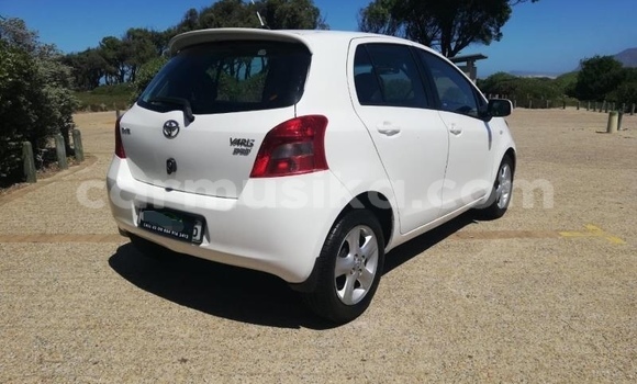 Buy Used Toyota Yaris White Car in Beitbridge in Matabeleland South Buy Used Toyota Yaris White Car in Beitbridge in Matabeleland South