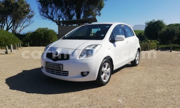 Buy Used Toyota Yaris White Car in Beitbridge in Matabeleland South Buy Used Toyota Yaris White Car in Beitbridge in Matabeleland South