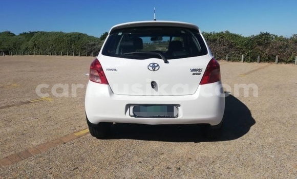 Buy Used Toyota Yaris White Car in Beitbridge in Matabeleland South Buy Used Toyota Yaris White Car in Beitbridge in Matabeleland South