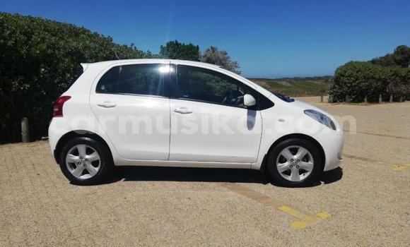 Buy Used Toyota Yaris White Car in Beitbridge in Matabeleland South Buy Used Toyota Yaris White Car in Beitbridge in Matabeleland South