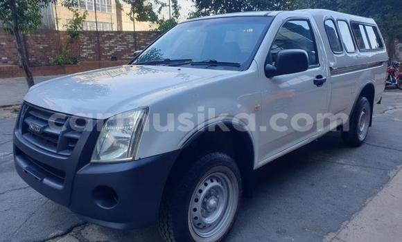 Nunua Ilio tumika Isuzu KB Nyeupe Gari ndani ya Beitbridge nchini Matabeleland Kusini