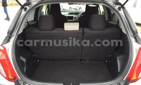 Acheter Import Voiture Toyota Vitz Gris à Belvédère, Harare Acheter Import Voiture Toyota Vitz Gris à Belvédère, Harare