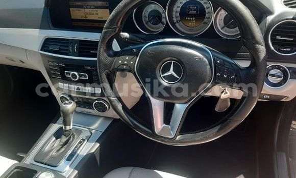 Nunua Ilio tumika Mercedes‒Benz C–Class Bluu Gari ndani ya Beitbridge nchini Matabeleland Kusini Nunua Ilio tumika Mercedes‒Benz C–Class Bluu Gari ndani ya Beitbridge nchini Matabeleland Kusini