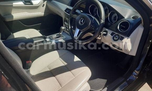 Nunua Ilio tumika Mercedes‒Benz C–Class Bluu Gari ndani ya Beitbridge nchini Matabeleland Kusini Nunua Ilio tumika Mercedes‒Benz C–Class Bluu Gari ndani ya Beitbridge nchini Matabeleland Kusini