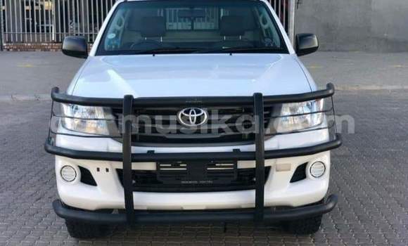 Buy Used Toyota Hilux White Car in Beitbridge in Matabeleland South