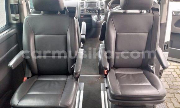 Tenga Tsaru Volkswagen Caravelle Sirivha Mota in Beitbridge in Matabeleland South Tenga Tsaru Volkswagen Caravelle Sirivha Mota in Beitbridge in Matabeleland South