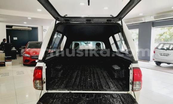 Acheter Occasion Voiture Toyota Hilux Blanc à Beitbridge, Matabeleland South Acheter Occasion Voiture Toyota Hilux Blanc à Beitbridge, Matabeleland South