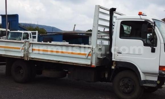 Acheter Occasion Utilitaire Nissan UD Blanc à Beitbridge, Matabeleland South Acheter Occasion Utilitaire Nissan UD Blanc à Beitbridge, Matabeleland South