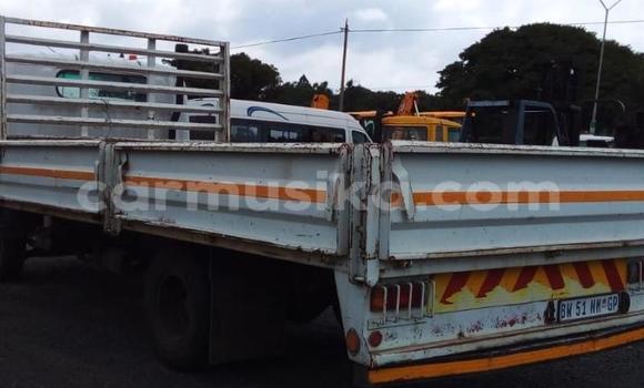 Acheter Occasion Utilitaire Nissan UD Blanc à Beitbridge, Matabeleland South Acheter Occasion Utilitaire Nissan UD Blanc à Beitbridge, Matabeleland South