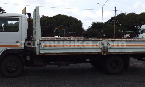 Acheter Occasion Utilitaire Nissan UD Blanc à Beitbridge, Matabeleland South Acheter Occasion Utilitaire Nissan UD Blanc à Beitbridge, Matabeleland South