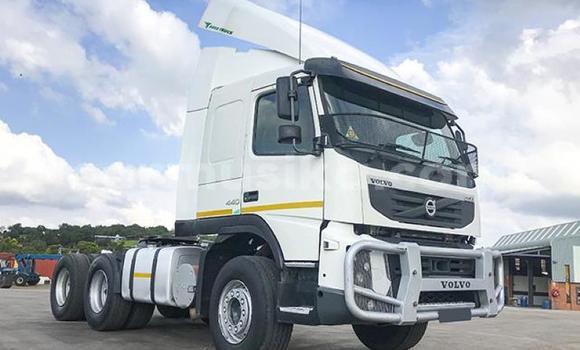 Acheter Occasion Voiture Volvo 440 Blanc à Beitbridge, Matabeleland South Acheter Occasion Voiture Volvo 440 Blanc à Beitbridge, Matabeleland South