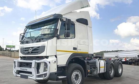 Acheter Occasion Voiture Volvo 440 Blanc à Beitbridge, Matabeleland South Acheter Occasion Voiture Volvo 440 Blanc à Beitbridge, Matabeleland South