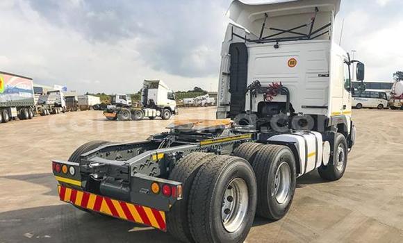 Acheter Occasion Voiture Volvo 440 Blanc à Beitbridge, Matabeleland South Acheter Occasion Voiture Volvo 440 Blanc à Beitbridge, Matabeleland South