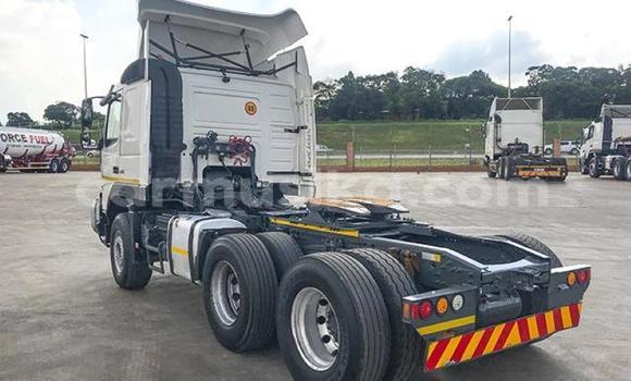 Acheter Occasion Voiture Volvo 440 Blanc à Beitbridge, Matabeleland South Acheter Occasion Voiture Volvo 440 Blanc à Beitbridge, Matabeleland South