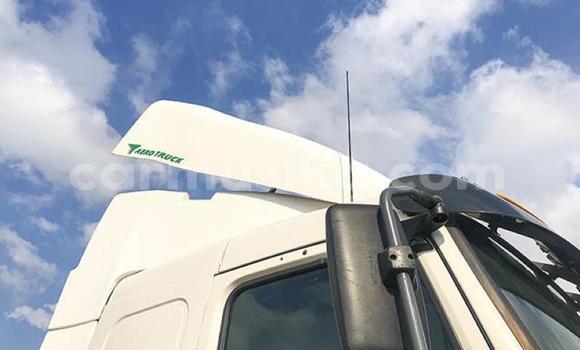 Acheter Occasion Voiture Volvo 440 Blanc à Beitbridge, Matabeleland South Acheter Occasion Voiture Volvo 440 Blanc à Beitbridge, Matabeleland South