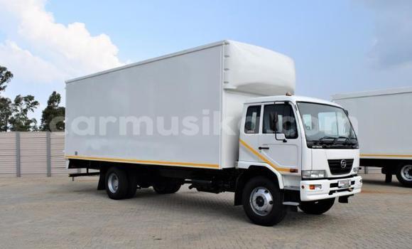 Buy Used Nissan Urvan White Car in Beitbridge in Matabeleland South