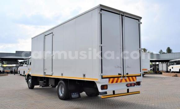 Acheter Occasion Voiture Nissan Urvan Blanc à Beitbridge, Matabeleland South Acheter Occasion Voiture Nissan Urvan Blanc à Beitbridge, Matabeleland South