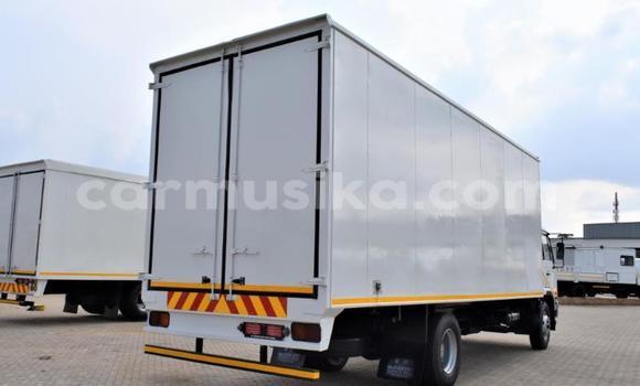 Acheter Occasion Voiture Nissan Urvan Blanc à Beitbridge, Matabeleland South Acheter Occasion Voiture Nissan Urvan Blanc à Beitbridge, Matabeleland South