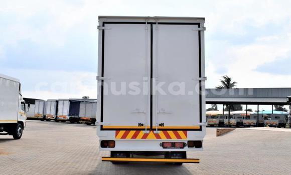 Acheter Occasion Voiture Nissan Urvan Blanc à Beitbridge, Matabeleland South Acheter Occasion Voiture Nissan Urvan Blanc à Beitbridge, Matabeleland South