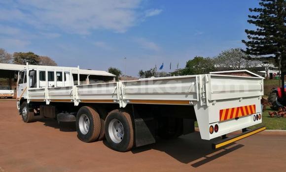 Acheter Occasion Utilitaire Nissan UD Blanc à Beitbridge, Matabeleland South Acheter Occasion Utilitaire Nissan UD Blanc à Beitbridge, Matabeleland South