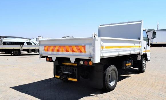 Acheter Occasion Voiture Isuzu 117 Blanc à Beitbridge, Matabeleland South Acheter Occasion Voiture Isuzu 117 Blanc à Beitbridge, Matabeleland South