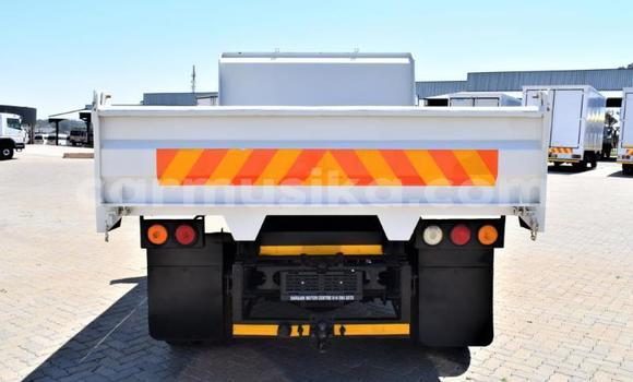 Acheter Occasion Voiture Isuzu 117 Blanc à Beitbridge, Matabeleland South Acheter Occasion Voiture Isuzu 117 Blanc à Beitbridge, Matabeleland South